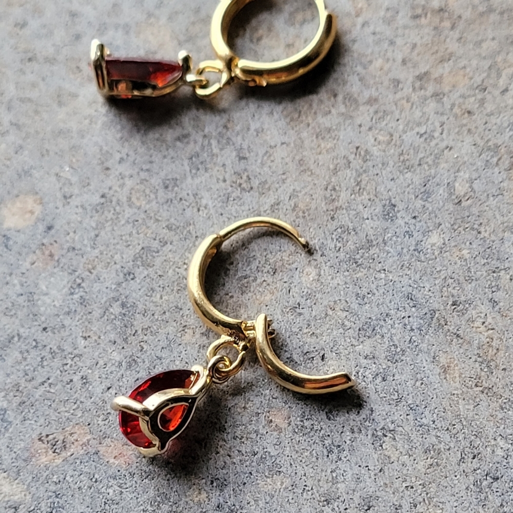 18k Gold Ruby Stone Earrings - Picture 3 of 6